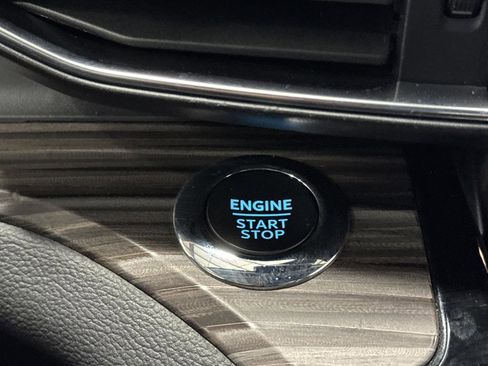 Used 2023 Ford Explorer Limited image 24