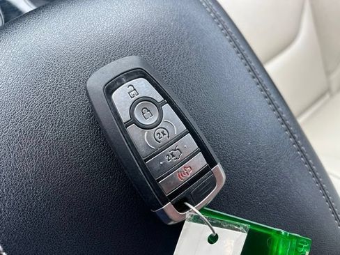 Used 2019 Ford Edge Titanium FWD image 26