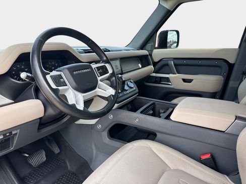 Used 2022 Land Rover Defender 110 S image 32