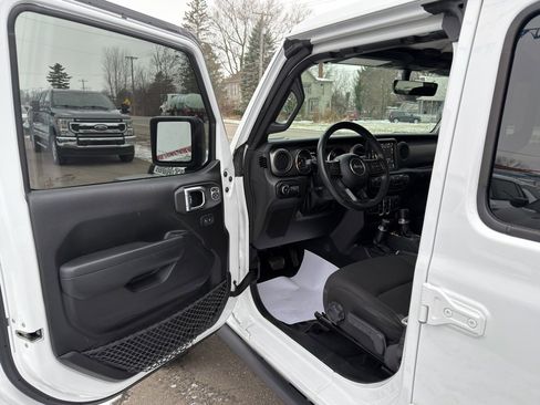 Used 2022 Jeep Wrangler Unlimited Sport image 25