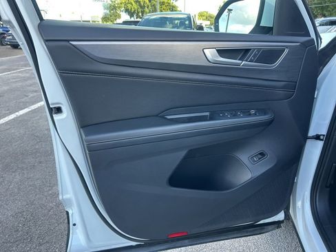 Used 2024 Volkswagen Atlas Cross Sport SE image 36