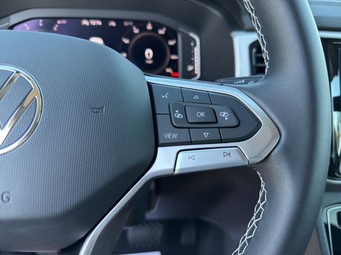 Used 2023 Volkswagen Atlas SE image 19