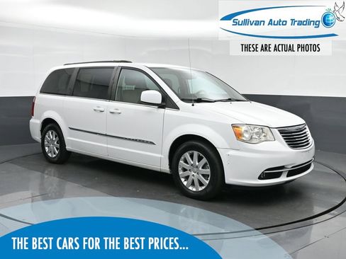 Used 2014 Chrysler Town & Country Touring image 1