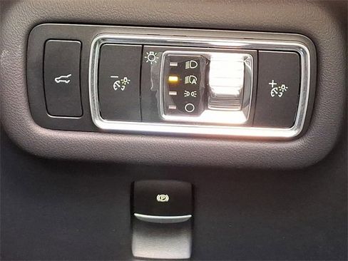 Certified 2024 Lincoln Nautilus Reserve image 24