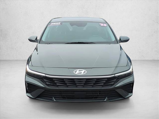 Used 2025 Hyundai Elantra Hybrid FWD image 2