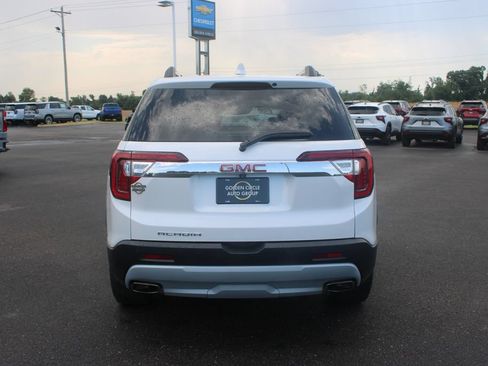 Used 2023 GMC Acadia SLT w/ Preferred Package FWD image 8