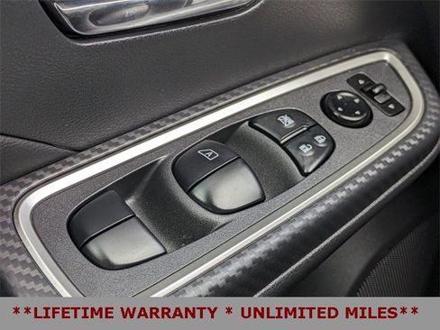 Used 2024 Nissan Versa SR w/ Trunk Package image 24