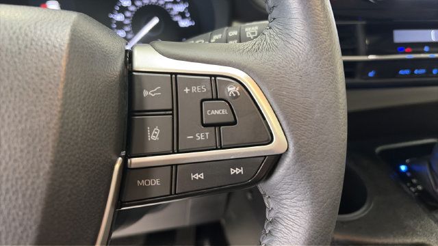 Used 2023 Toyota Sienna XLE FWD image 31