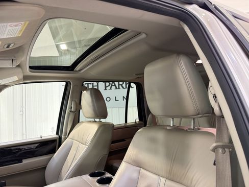 Used 2017 Lincoln Navigator Select RWD image 24