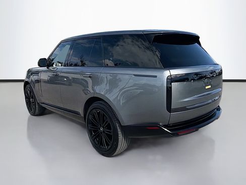 Used 2025 Land Rover Range Rover SE image 3