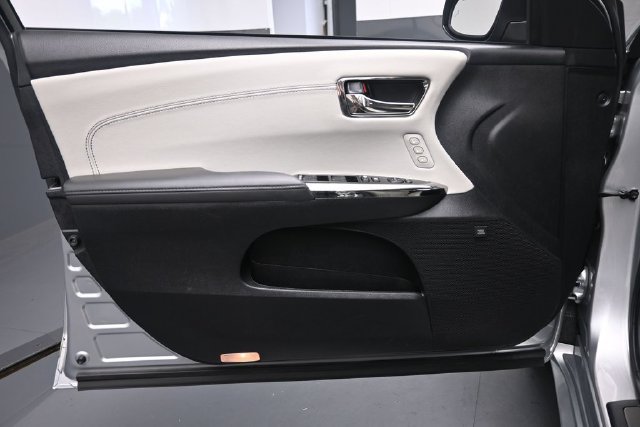 Used 2016 Toyota Avalon Limited w/ Toyota Safety Sense Package FWD image 22
