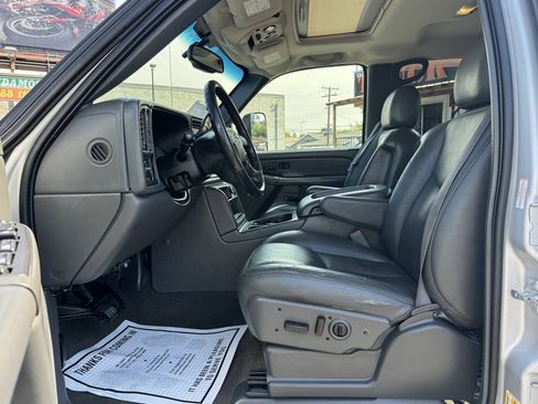 Used 2007 Chevrolet Silverado 2500 LT w/ Onstar Plus Package AWD/4WD image 9