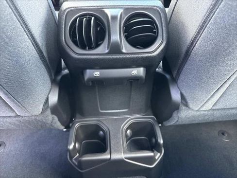 Certified 2025 Jeep Gladiator Sport image 9