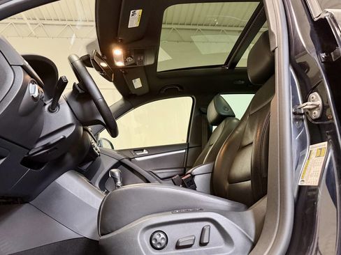 Used 2014 Volkswagen Tiguan S image 12