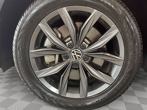 Used 2023 Volkswagen Tiguan SE FWD image 10