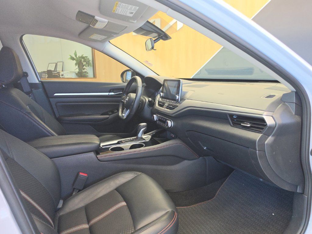 Used 2024 Nissan Altima 2.5 SR FWD image 46
