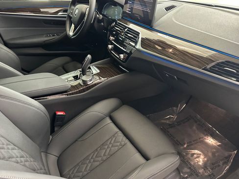 Certified 2023 BMW 530e image 32