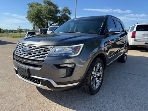 Used 2018 Ford Explorer Platinum AWD/4WD image 3