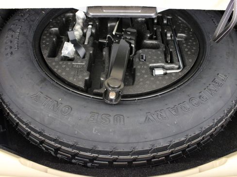 Used 2016 Mercedes-Benz GL 450 4MATIC w/ Premium I Package image 86