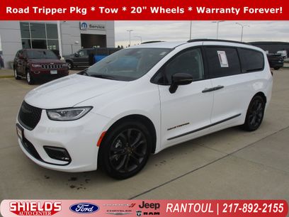 Used 2024 Chrysler Pacifica Touring-L w/ Road Tripper Package