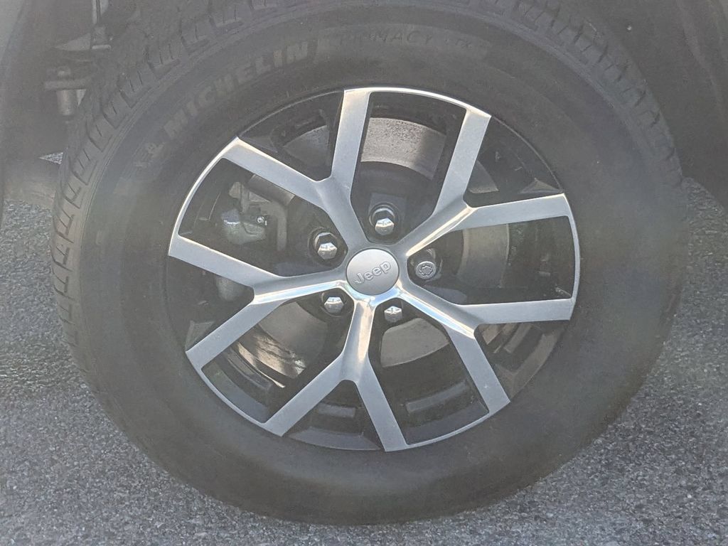 Used 2023 Jeep Grand Cherokee L Limited AWD/4WD image 14