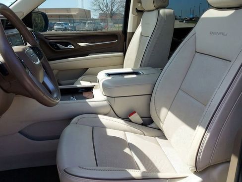 Used 2022 GMC Yukon XL Denali w/ Denali Premium Package image 22