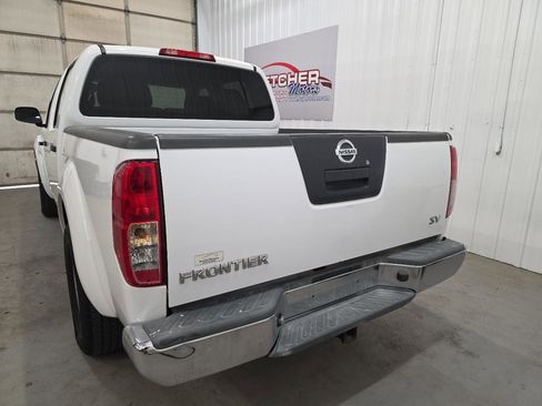 Used 2011 Nissan Frontier SV w/ SV Premium Utility Pkg image 10