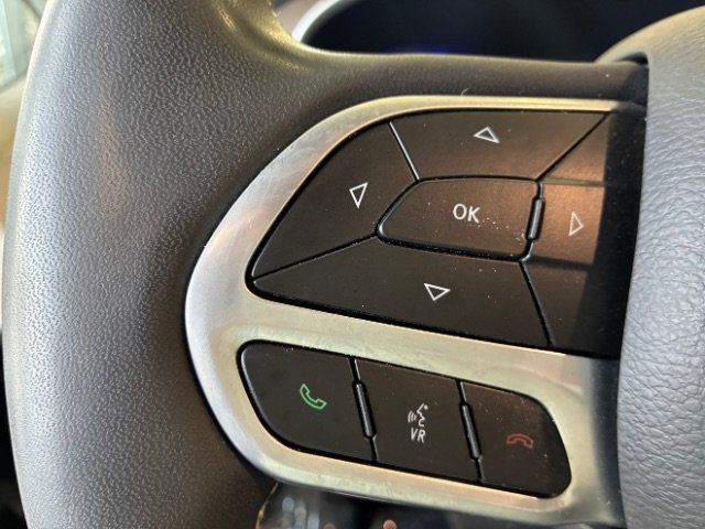 Used 2022 Chrysler Voyager LX FWD image 19