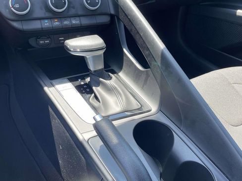 Certified 2026 Hyundai Elantra SE FWD image 19