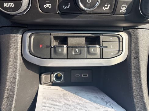 Used 2023 GMC Acadia SLE w/ Driver Convenience Package image 27