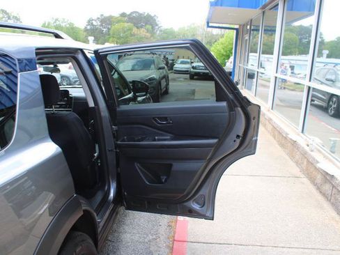 Used 2023 Nissan Pathfinder SV FWD image 17