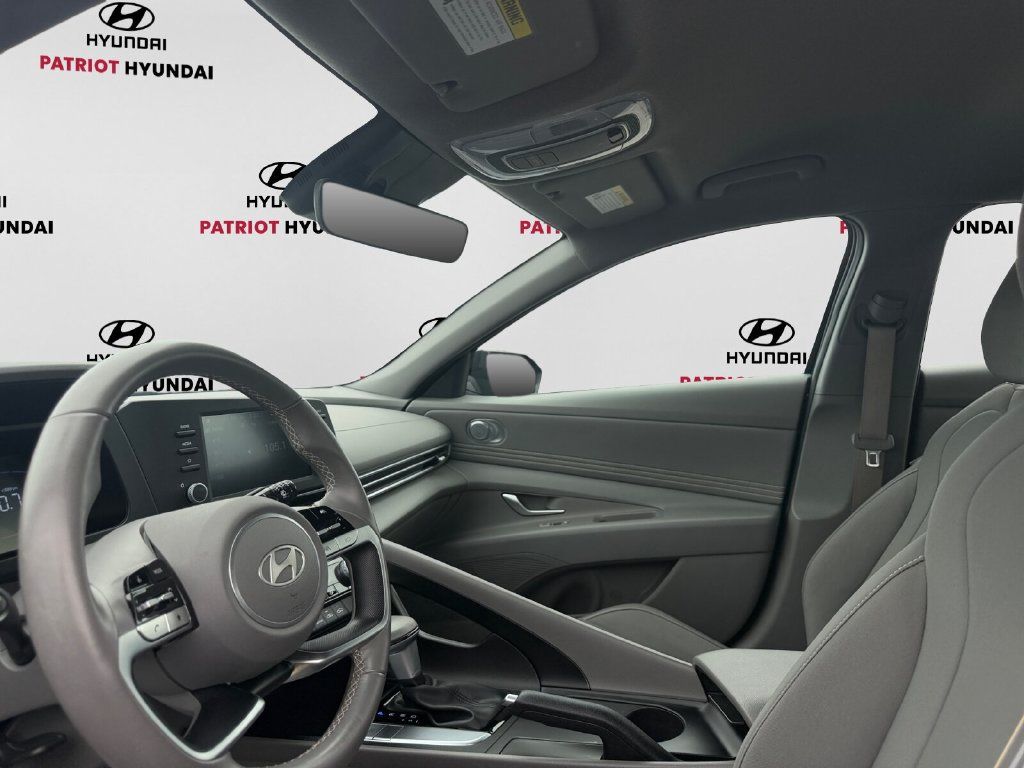 Used 2025 Hyundai Elantra Sport FWD image 9