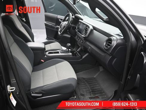 Used 2020 Toyota Tacoma TRD Off-Road AWD/4WD image 41