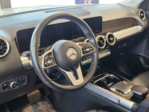 Used 2020 Mercedes-Benz GLB 250 4MATIC w/ Premium Package image 14