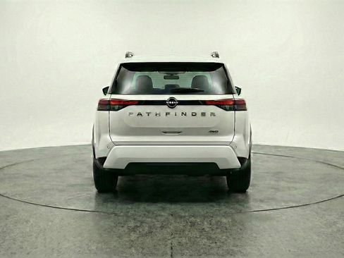 Used 2025 Nissan Pathfinder SV image 7