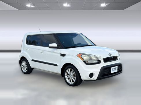 Used 2013 Kia Soul + FWD image 7
