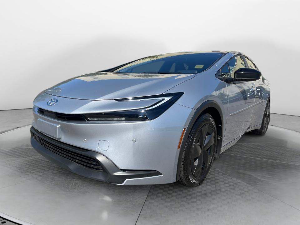 Used 2025 Toyota Prius LE FWD image 25