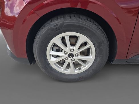 Used 2024 Kia Carnival LX FWD image 9