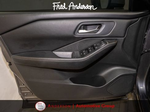 Used 2024 Nissan Rogue SV AWD/4WD image 12