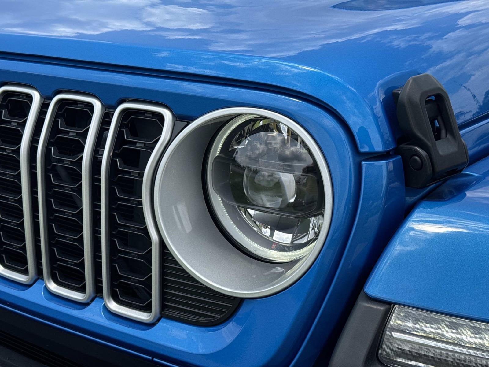 Used 2025 Jeep Wrangler Unlimited Sahara AWD/4WD image 8