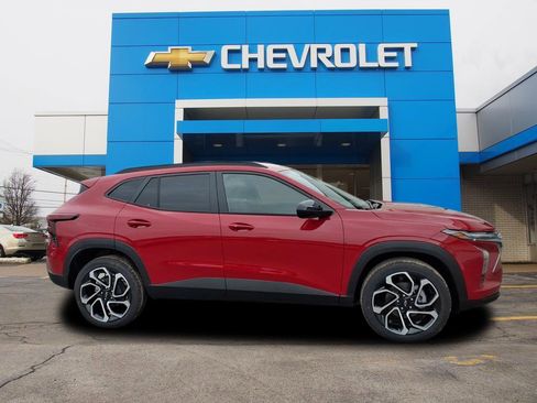 New 2026 Chevrolet Trax RS w/ Driver Confidence Package image 2