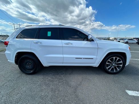 Used 2018 Jeep Grand Cherokee Overland AWD/4WD image 5