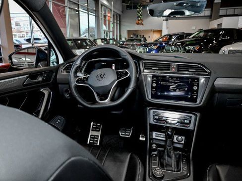 Used 2024 Volkswagen Tiguan SE R-Line image 28