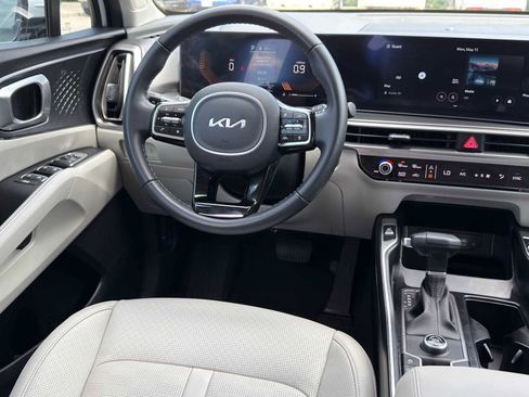 Certified 2025 Kia Sorento S w/ Panoramic Sunroof Package FWD image 22