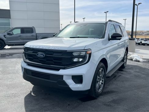 New 2026 Ford Expedition Active image 2