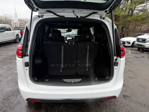 Used 2022 Chrysler Pacifica Touring-L w/ S Appearance Package image 12