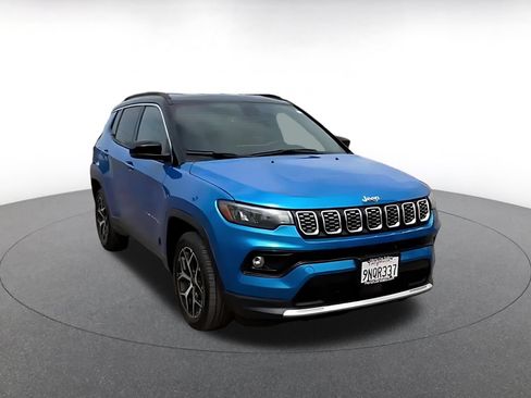 Used 2025 Jeep Compass Limited AWD/4WD image 3