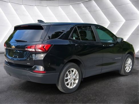 Used 2023 Chevrolet Equinox LS w/ LS Convenience Package AWD/4WD image 3