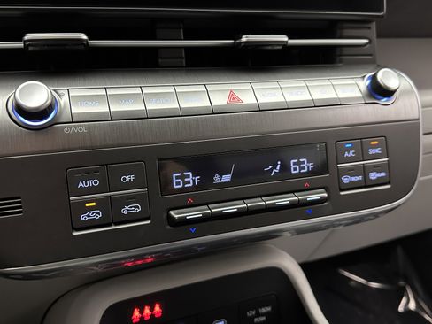 Used 2025 Hyundai Kona SEL image 16