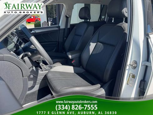 Used 2023 Volkswagen Tiguan SE AWD/4WD image 10